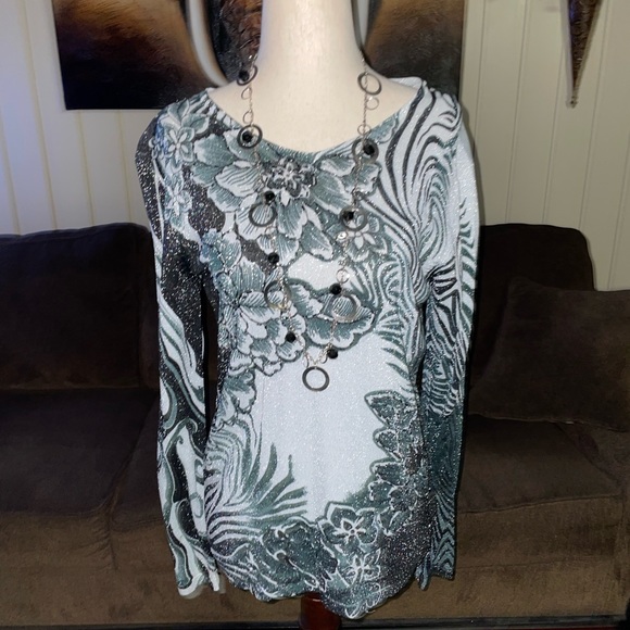 YisiFen • Vtg• Black/White • Silver Metallic Thread • Large • Shimmering Sweater - Picture 2 of 15